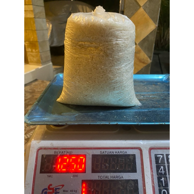 

beras 1kg 1/4 (1250gr) panenan sendiri
