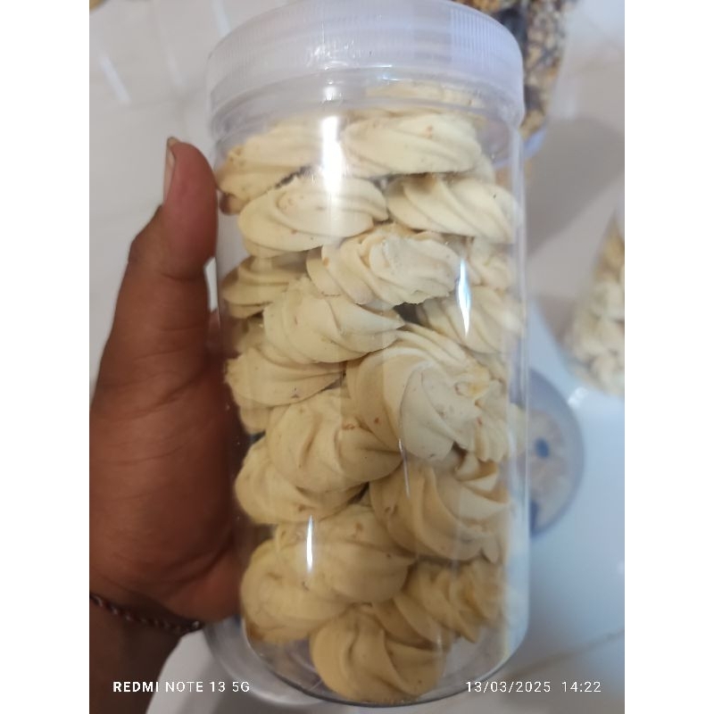

Promo Kue Kering Sagu Keju Asli Jember 100% Kue Sagu Keju Terlaris Kue Lebaran Kue Kering Murah