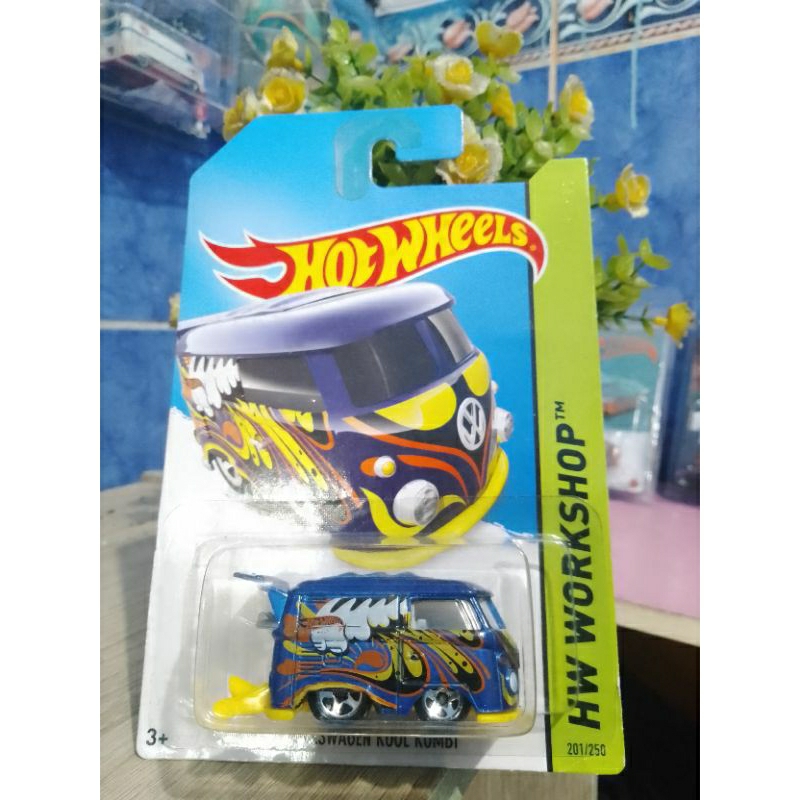 Hot Wheels Volkswagen Kool Kombi Batik Ungu
