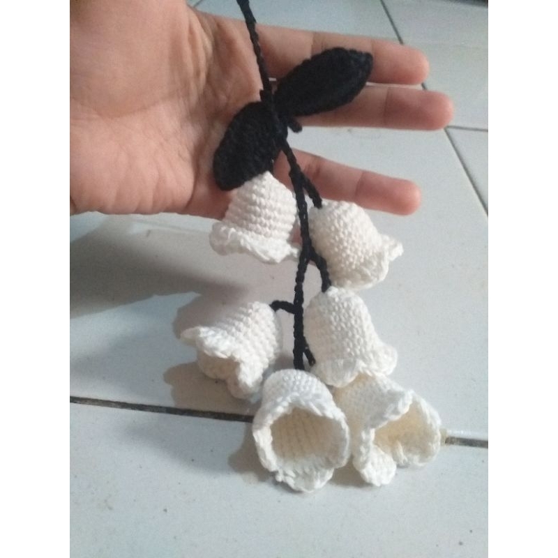 hiasan rajut bunga lilly hiasan gantungan mobil bunga lily rajutan