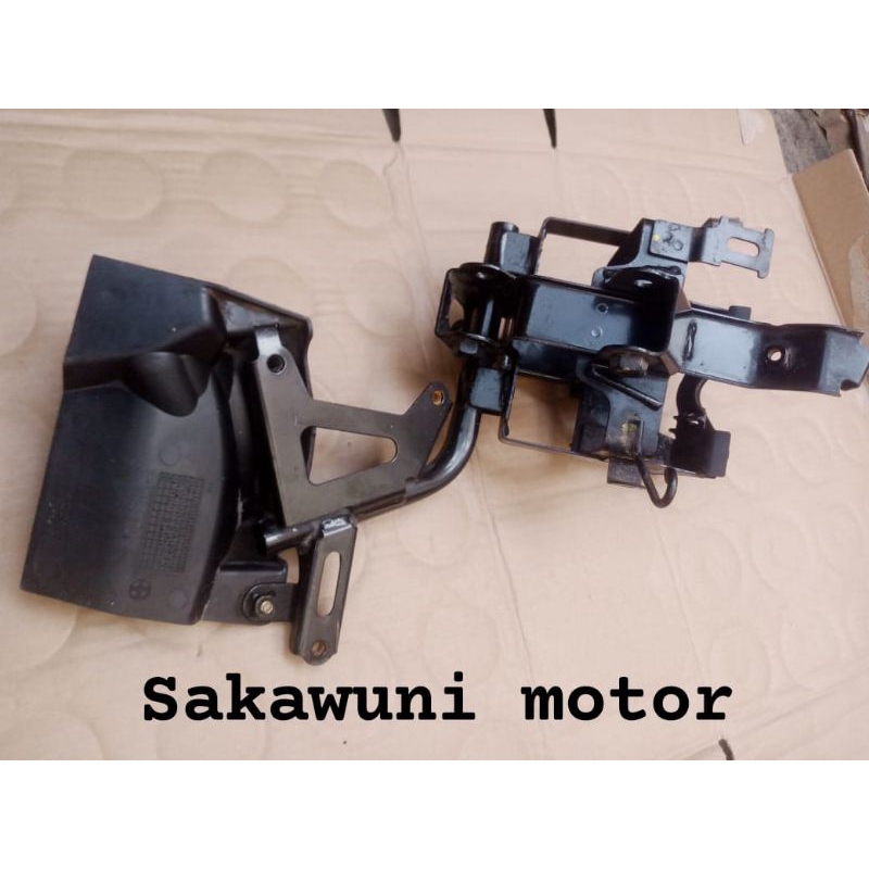 dudukan breket rumah aki accu vario 125 old original
