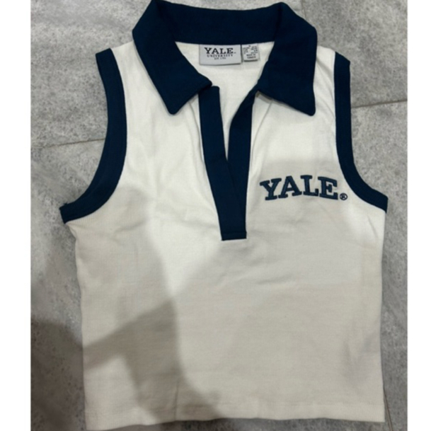 Yale University t-shirt preloved / v-neck