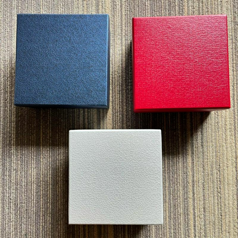 

Kotak Kado / Gift Box / Kotak Kado Souvenir / Gift Box Hampers / Kotak Kado Size 16,5x16,5x7,5 cm