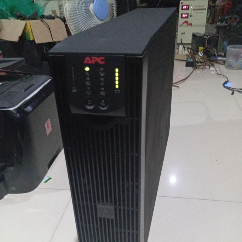 UPS APC ON-LINE PURE SINE WAVE SMART UPS RT 3000