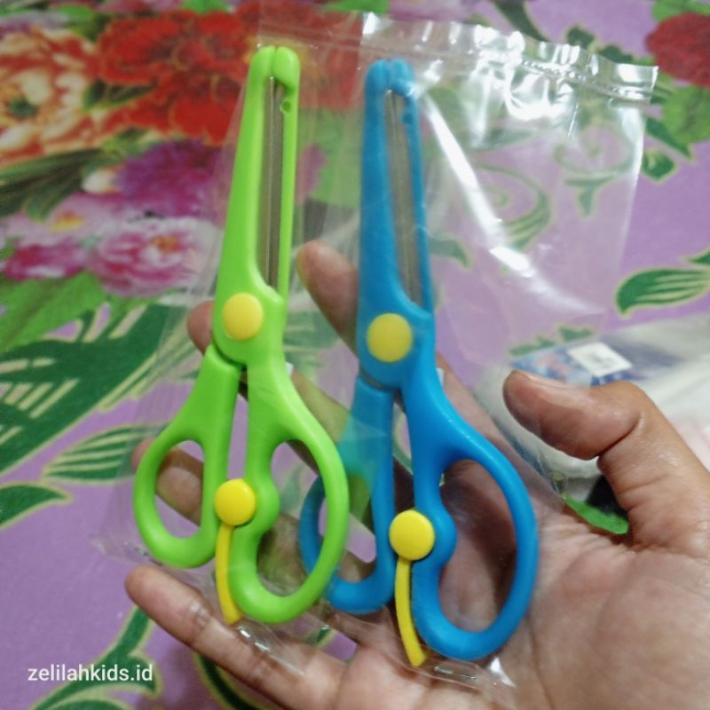

Gunting kertas anak