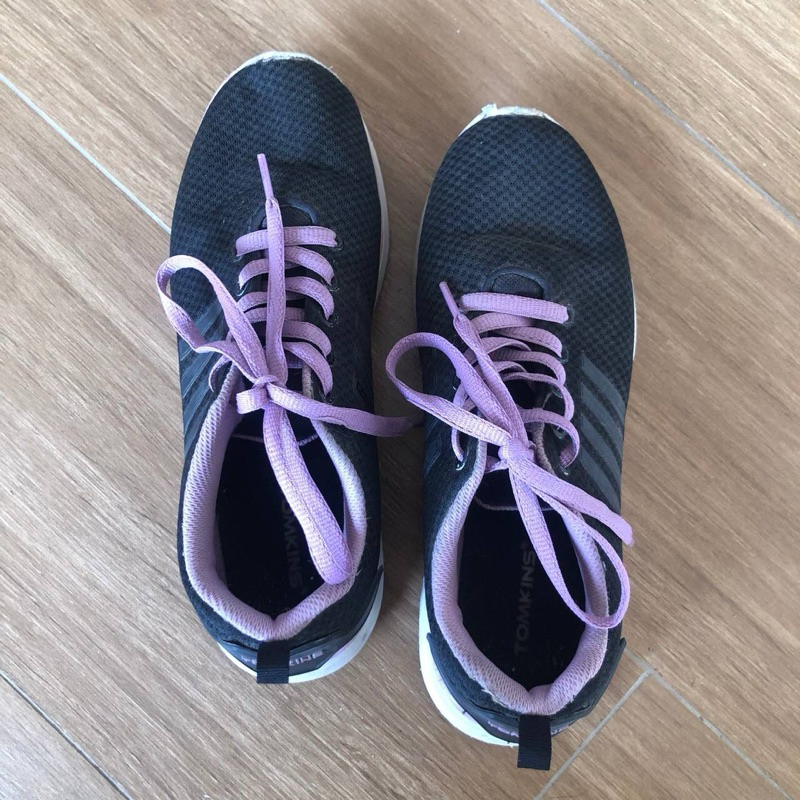 Tomkins Sepatu Sneakers Wanita