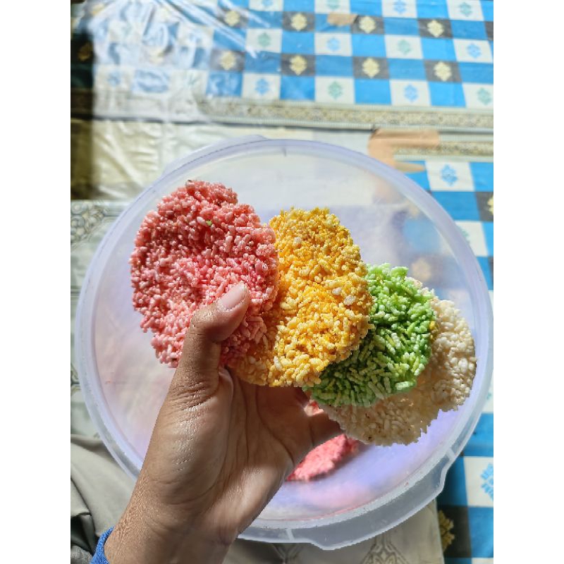 

Rengginang asli beras ketan varian warna-warni