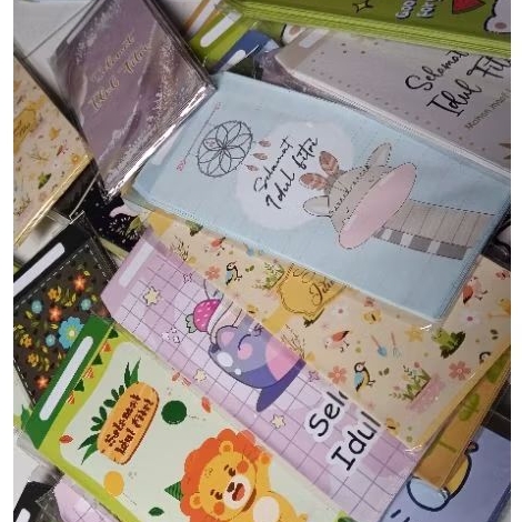 

AMPLOP LEBARAN 2025 isi 10 MOTIF LUCU PANJANG