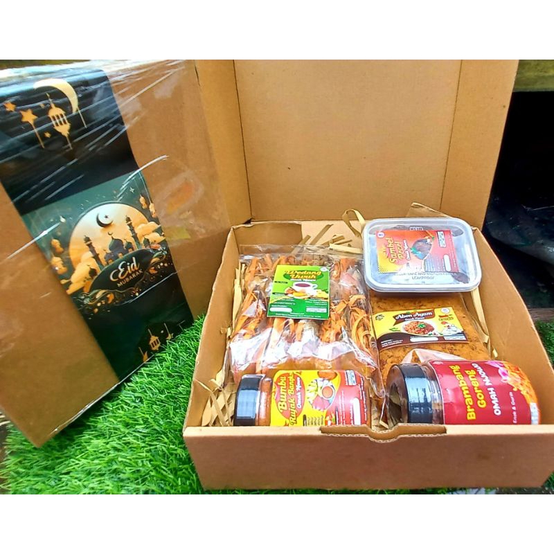 

Kado / Parcel Makanan Siap Saji / GiftBox / Souvenir / Paket Hampers Lebaran / OlehOleh