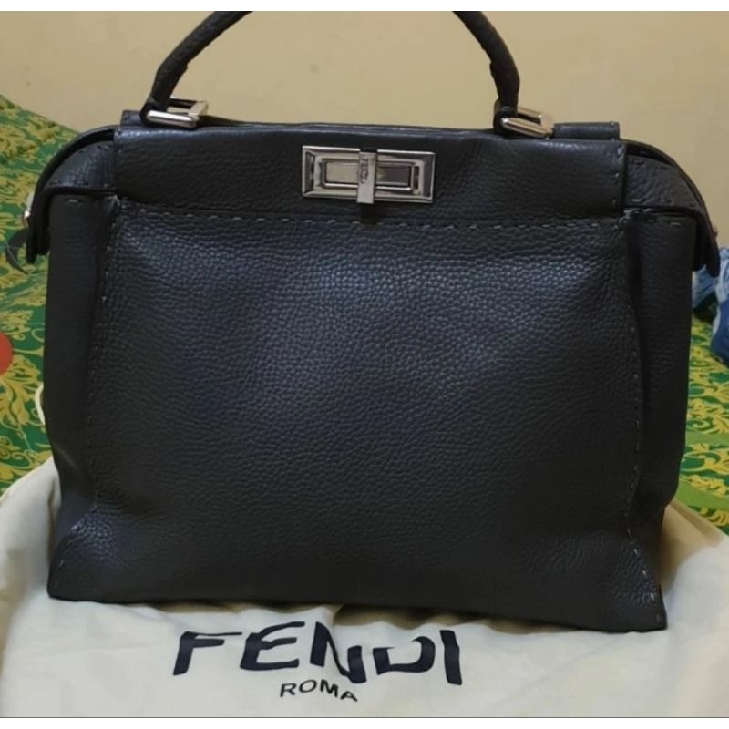 TAS FENDI PEEKABOO