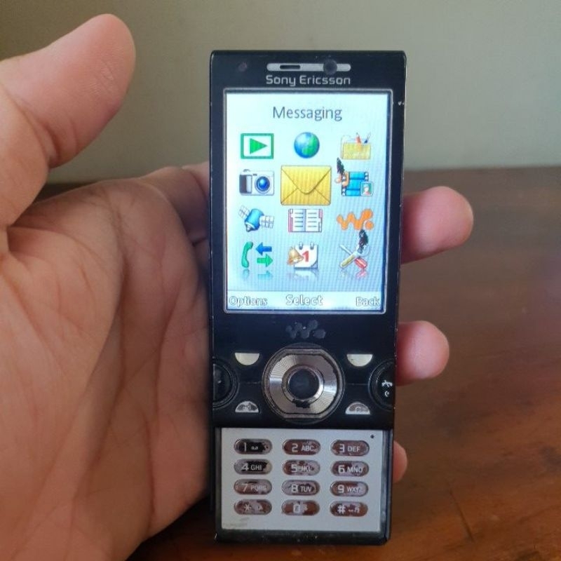 Sony Ericsson W995 Hitam