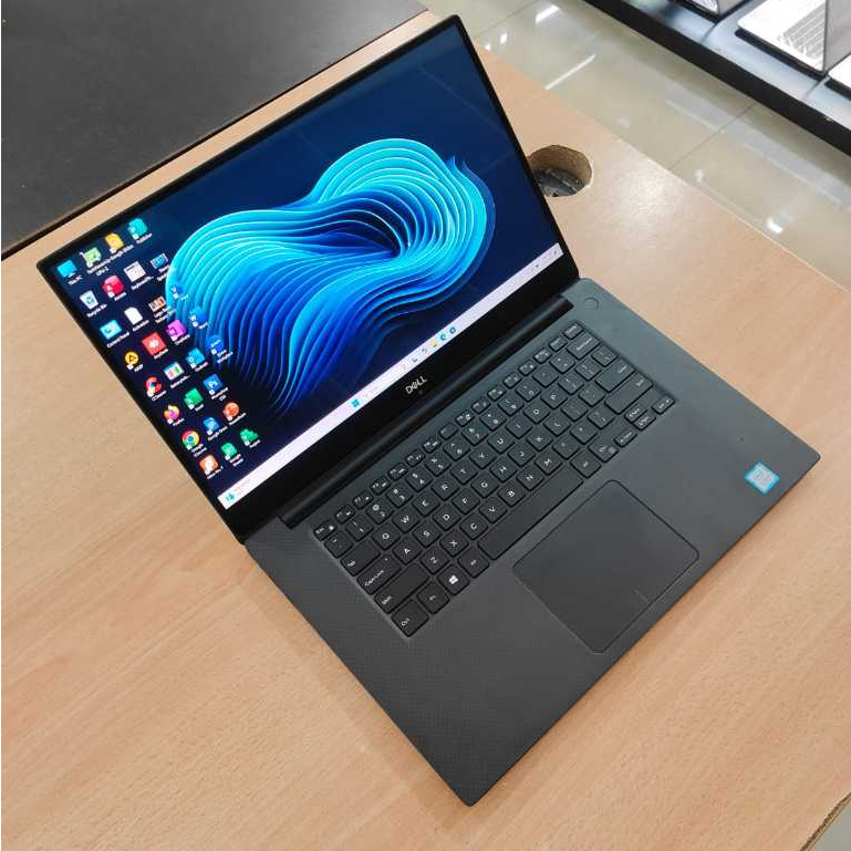 Laptop Dell Precision 5530 / Core i9 Gen 8 / VGA Nvidia Quadro P2000 Touchscreen