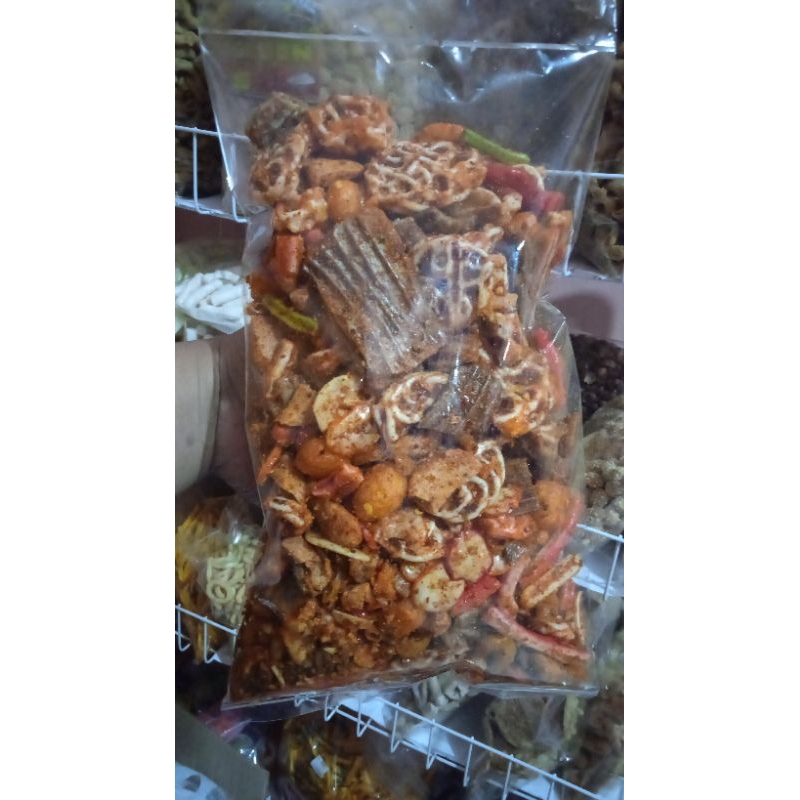 

KERUPUK SEBLAK MIX PEDAS RENYAH CAMILAN SNACK MURAH 500 GRAM