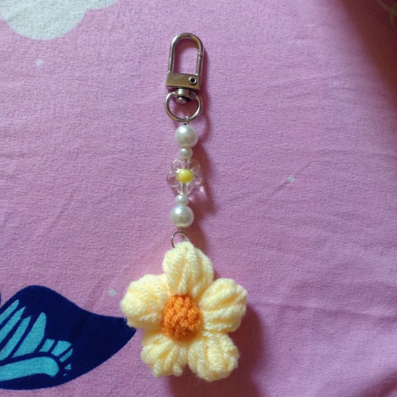 gantungan tas bunga Daisy - gantungan kunci - bunga daisy - bunga rajut