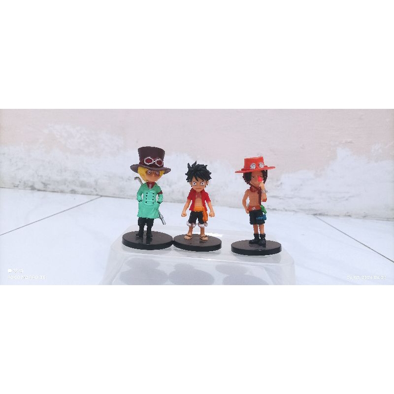 Figure set one piece