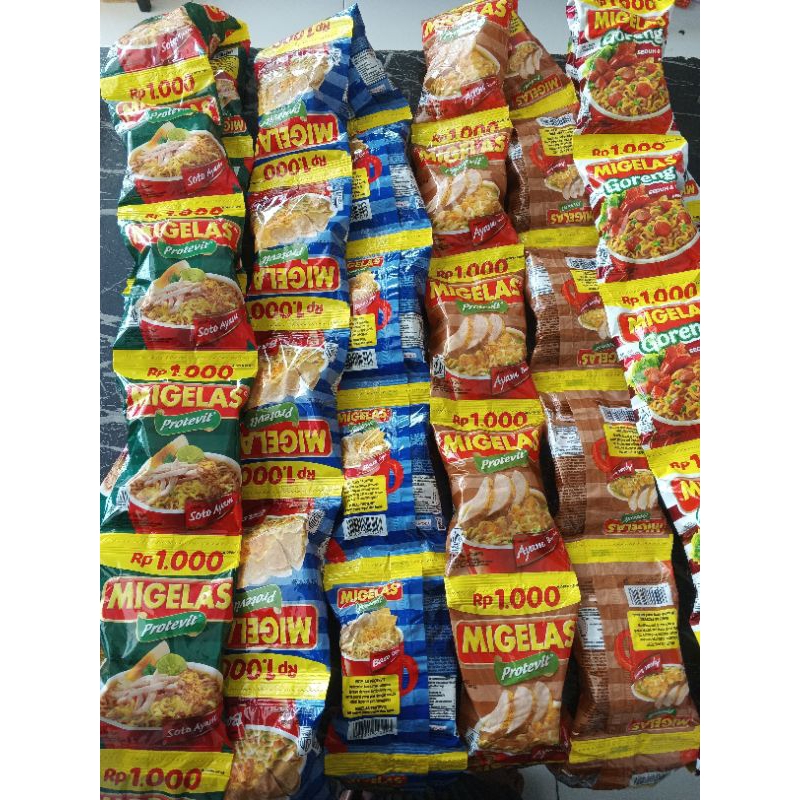 

MIE GELAS RENTENG ISI 15 PCS