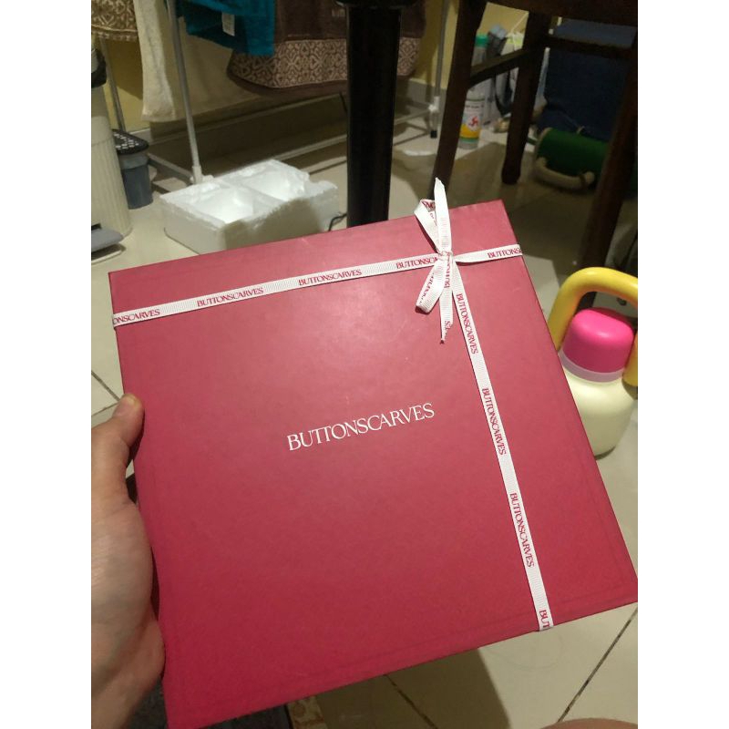 TAPIS SERIES SCARF BUTTONSCARVES