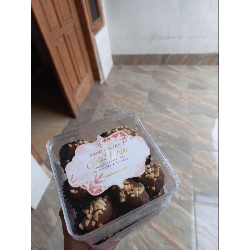 

Kurma Coklat premium isi kacang Almond 500 gr handmade