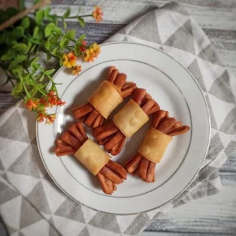 

Sosis kering pedas daun jeruk - sosis gulung pangsit daun jeruk