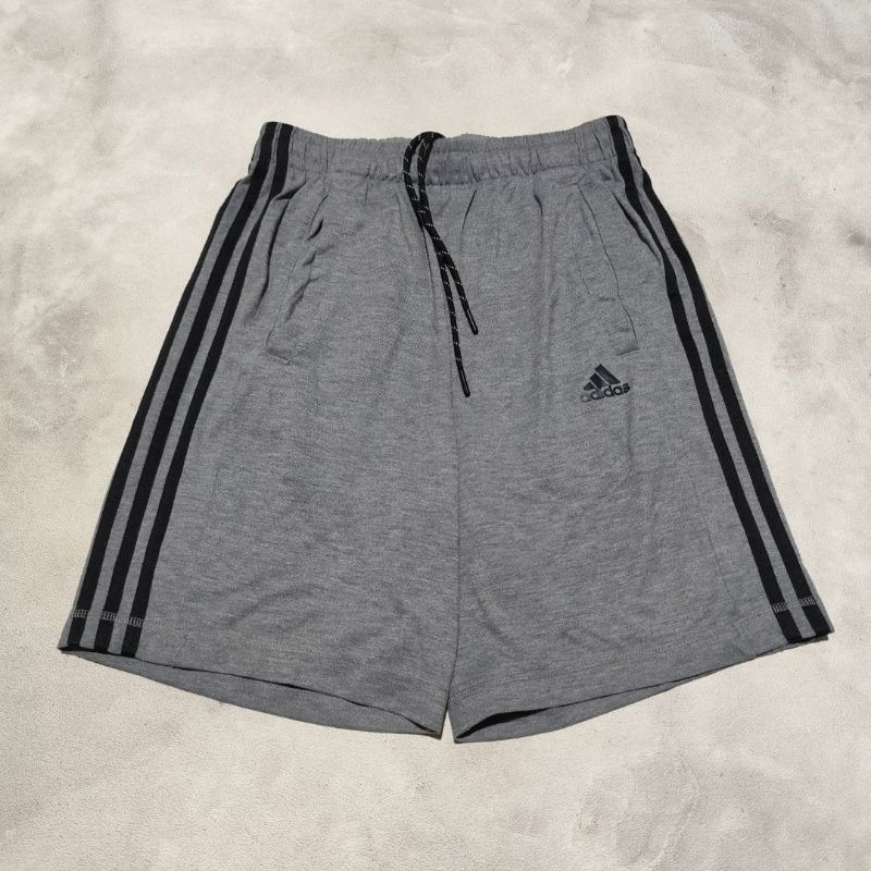 Celana pendek olahraga pria adidas essential abu list hitam