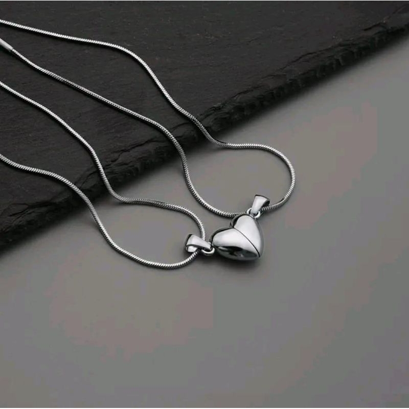 Kalung Couple Titanium Bulat Belut Dengan Liontin Love Magnet Couple Untuk Pria dan Wanita