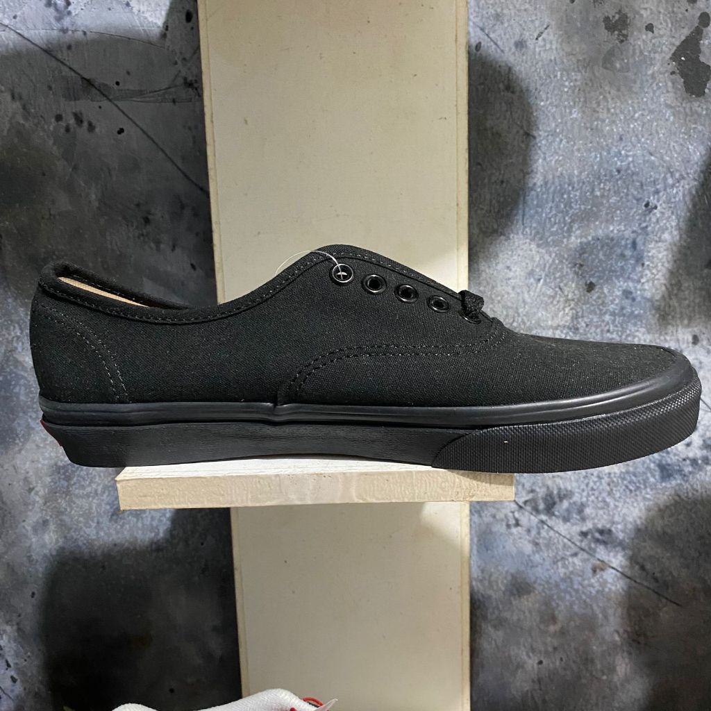 Authentic Classic Full Black Sneakers Pria Wanita