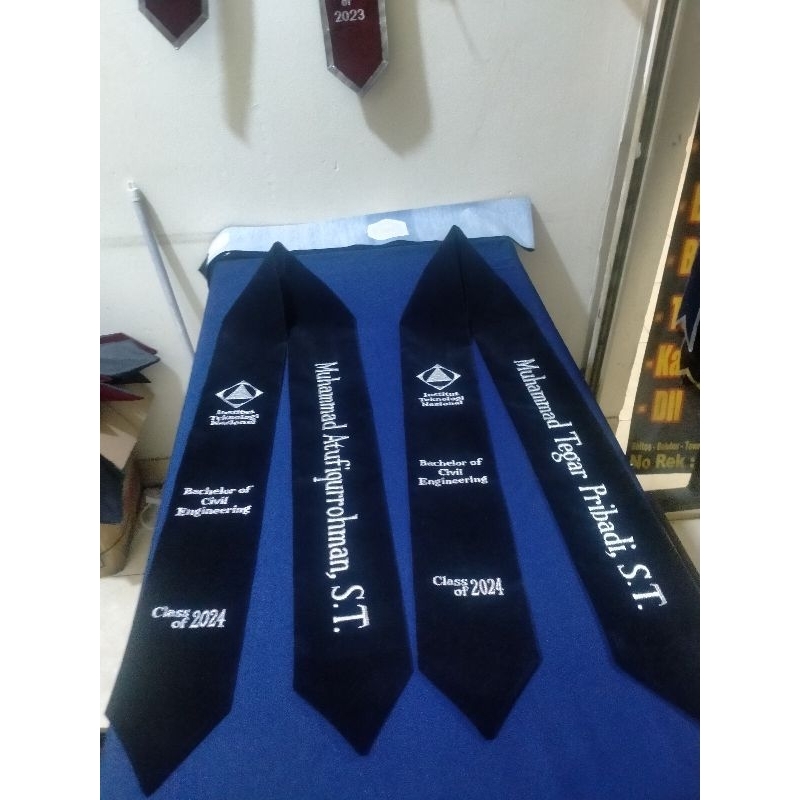(selempang wisuda kalung )bahan bludru pilihan tebal lembut dan tidak kaku