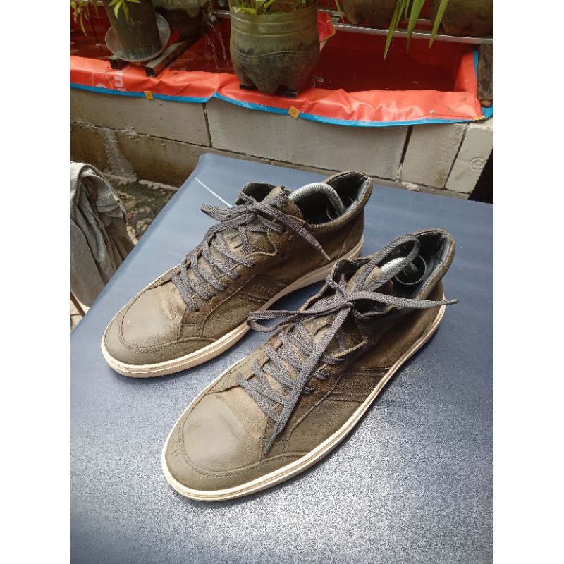 sneaker second branded sz 43