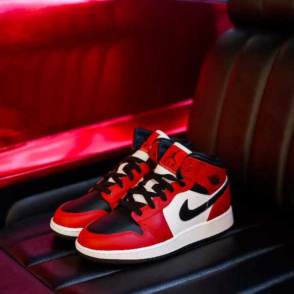 Air Jordan 1 Mid Chicago Toe (GS)