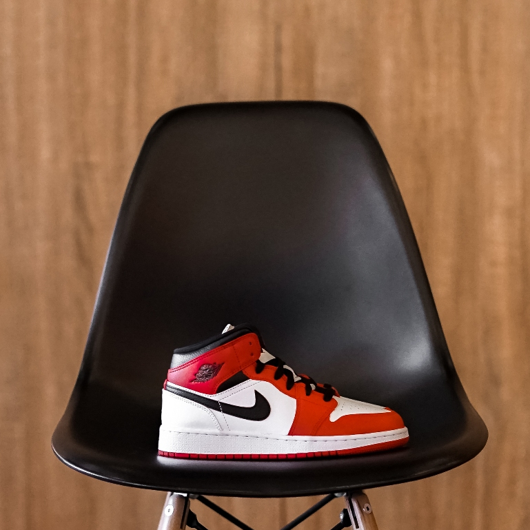 Air Jordan 1 Mid Chicago 2020