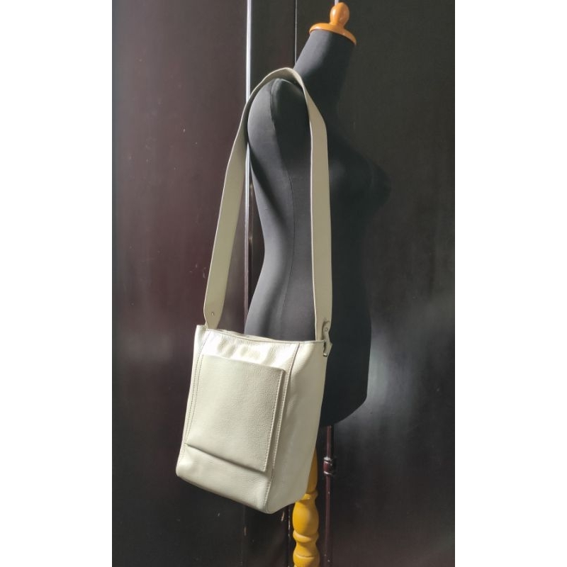 Sling Bag / Tas Selempang Kulit Asli Brand Massimo Dutti Soft Grey Genuine Leather Preloved/second