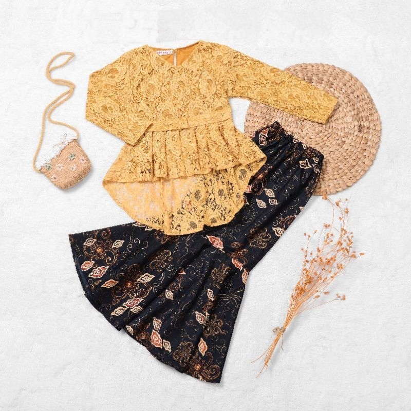 ( BELIK 10 BENUS SATU  ) Kebaya anak perempuan- Kebaya adat perempuan- kebaya anak usia 4-11th Setel