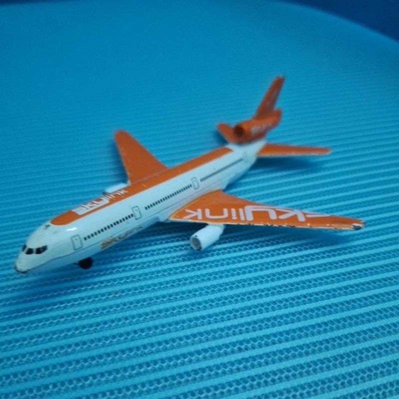 diecast pesawat douglas dc-10 skylink majorette preloved