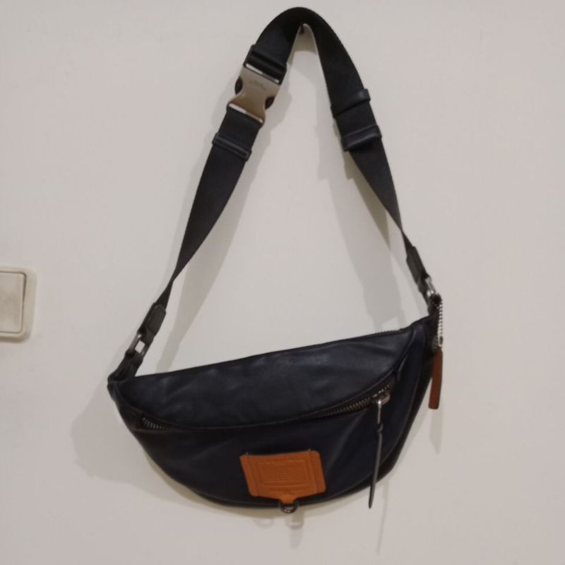 tas selempeng pinggang Coach
