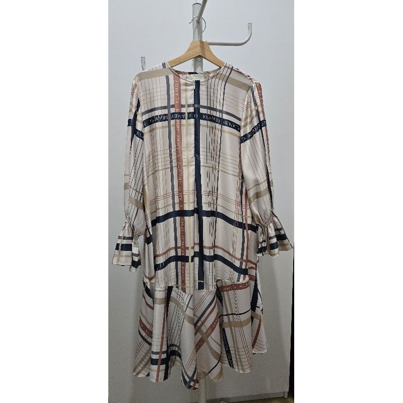 PL Tunik Wearing Klamby