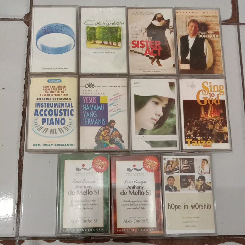 kaset pita hitam jadul