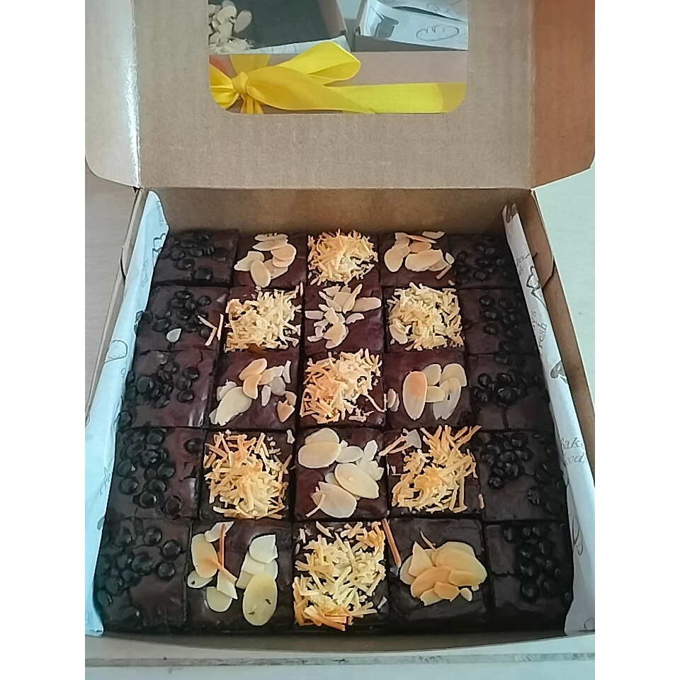 

Fudgy Brownies Premium (Brownies Panggang Tipe Fudgy Premium)