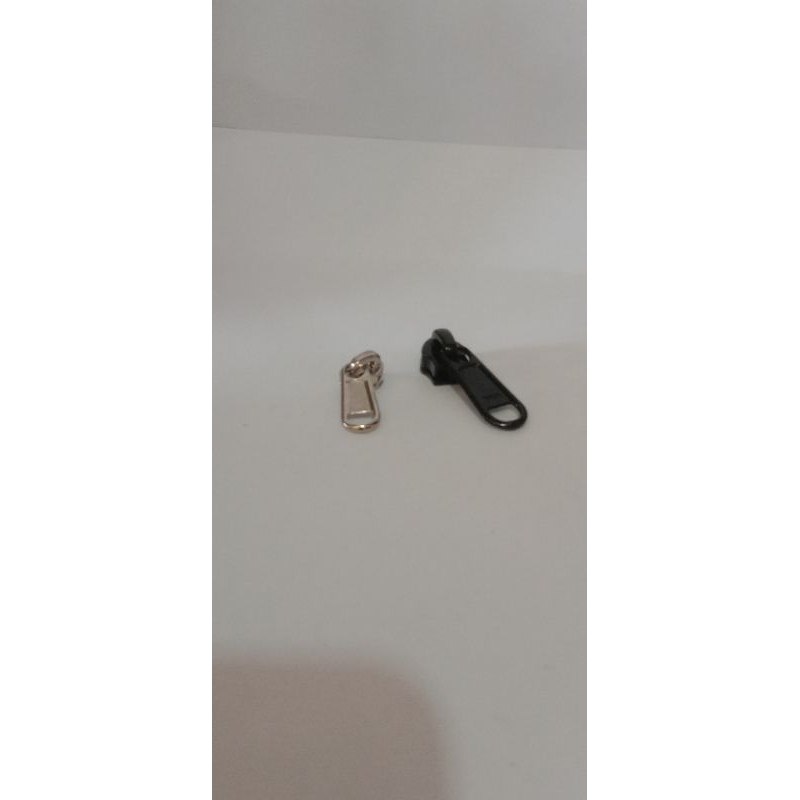 Kepala tas koperBesar dan kecil

Warna hitam dan silver 

Harga 
Besar 8.000
Kecil 6.000
