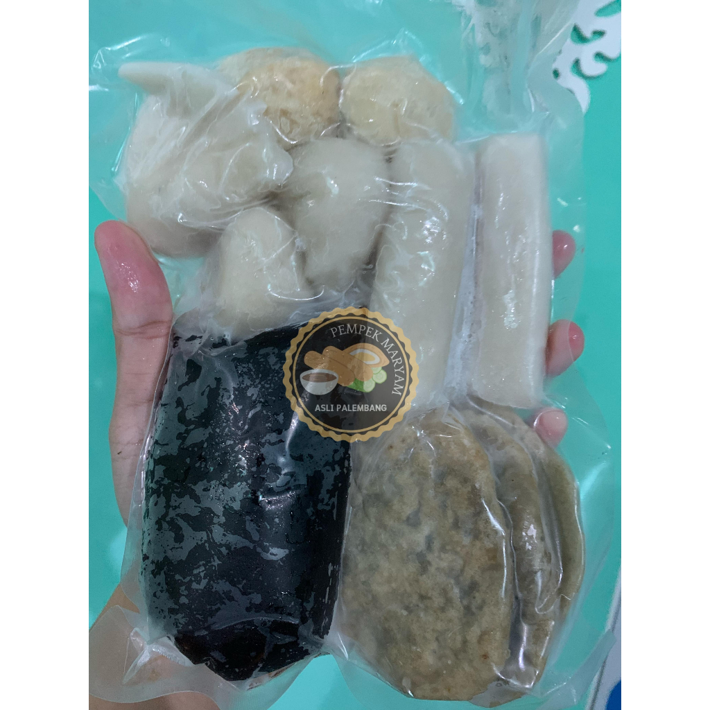 

Pempek Maryam Asli Palembang - Ikan Tenggiri Asli 12pcs + Cuko 150ml