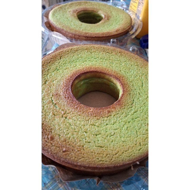 

bolu kemojo ukuran loyang 18 @45.000 pengirimn hanya via instans. Dibuat setelah di klik orderan ya kkpengiriman kue yg fres from ovenuntuk pengiriman instan, kita terima setelah kue dimasak (sekitar 2jam setelah co)