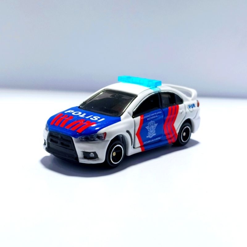 Diecast skala 1:64 miniature tomica mitsubishi lancer evolution x kastem mobil polisi indonesia patw