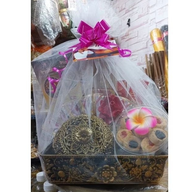 

kain tile untuk hampers / parcell harga permeter