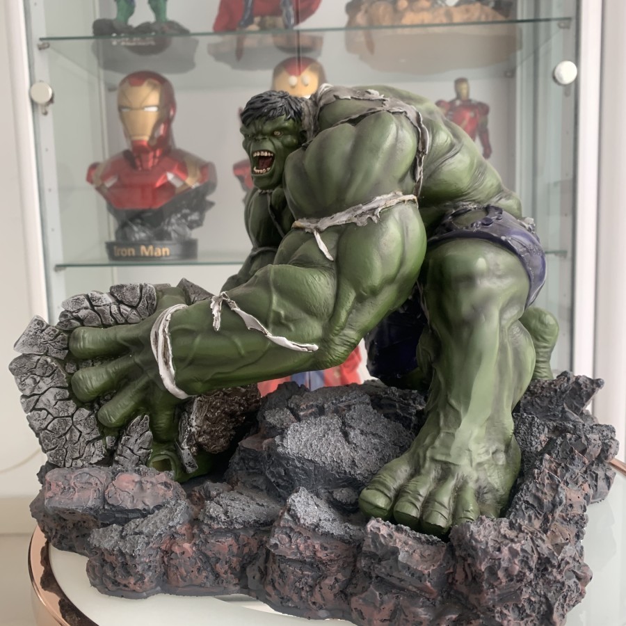 Statue Action Figure Patung Resin Skala Besar Hulk