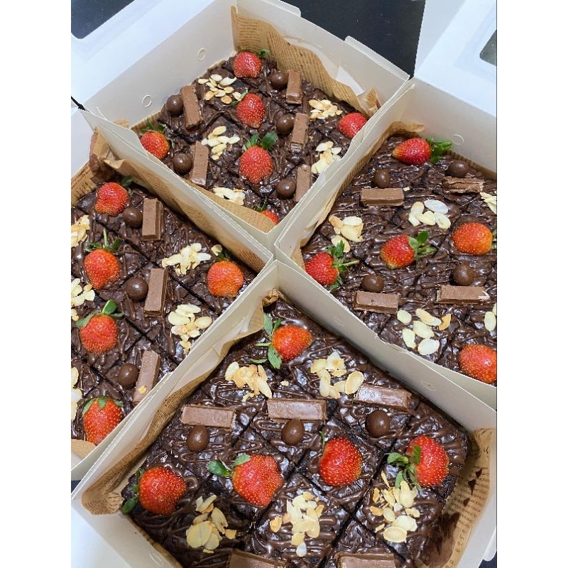 

Brownies Fudgy Topping Full Size