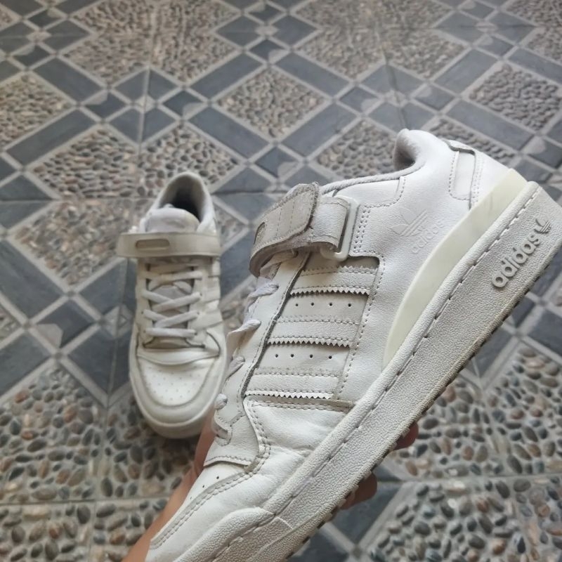 adidas forum white low