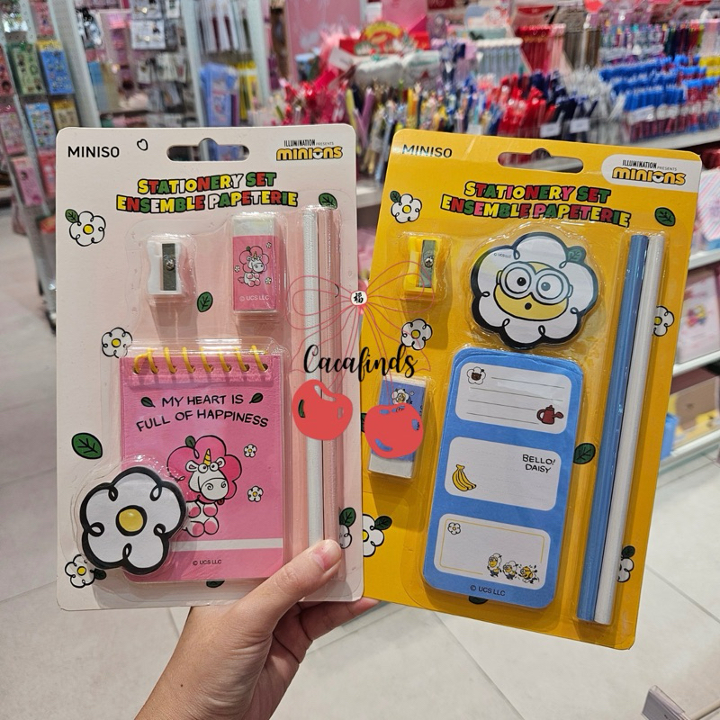 

MINISO x MINIONS‼️Stationery Set Ensemble Papeterie Minions / Set Alat Tulis isi Sticky Noted Buku Kecil Pensil Penghapus Rautan
