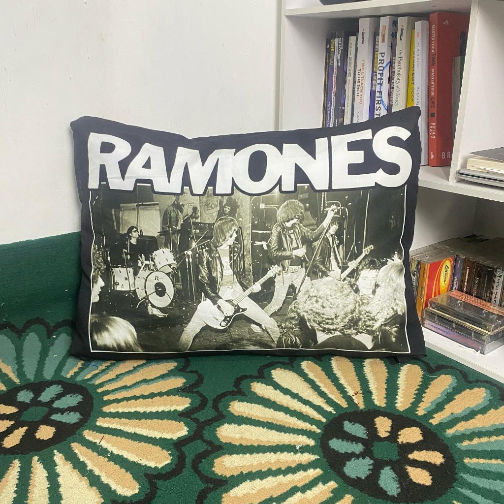 Ramones Bantal Merch Band 001 Hiasan Dekor Kamar Tidur