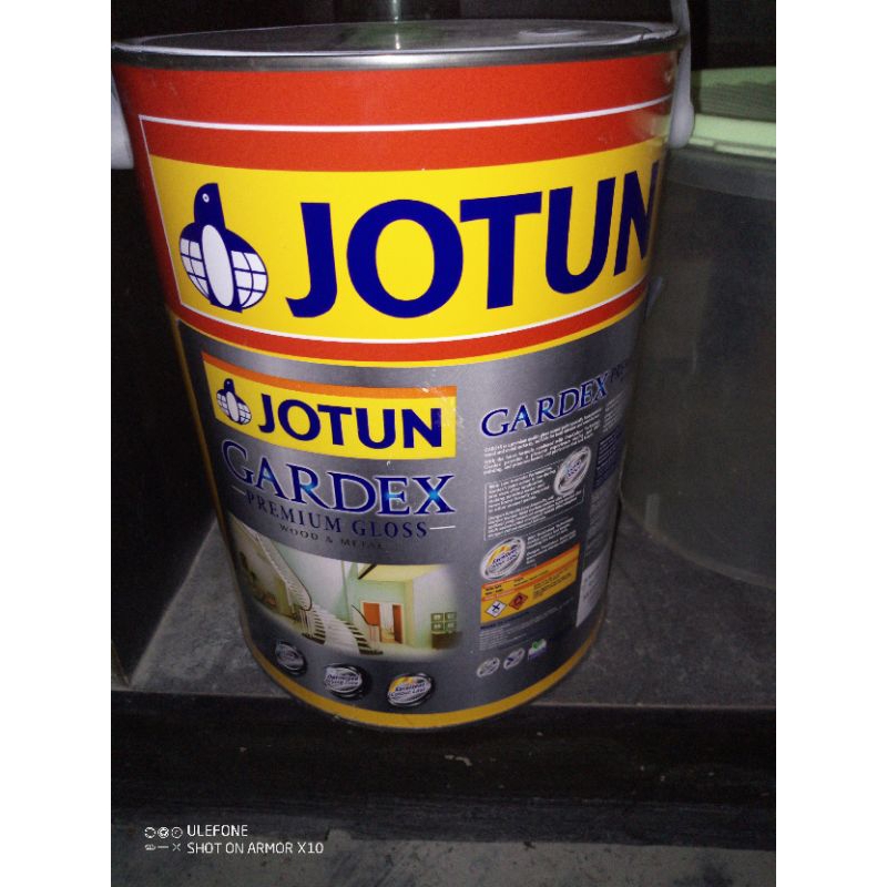 cat kayu dan besi Jotun gardex