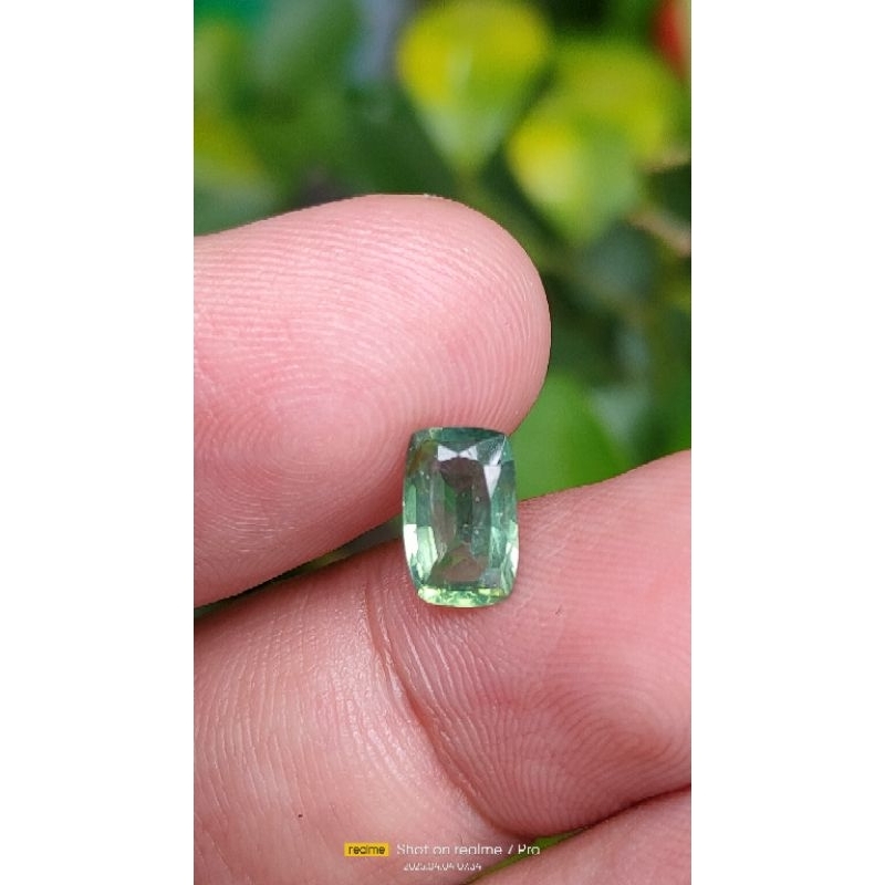 Natural green Zircon 1.37cts+memo