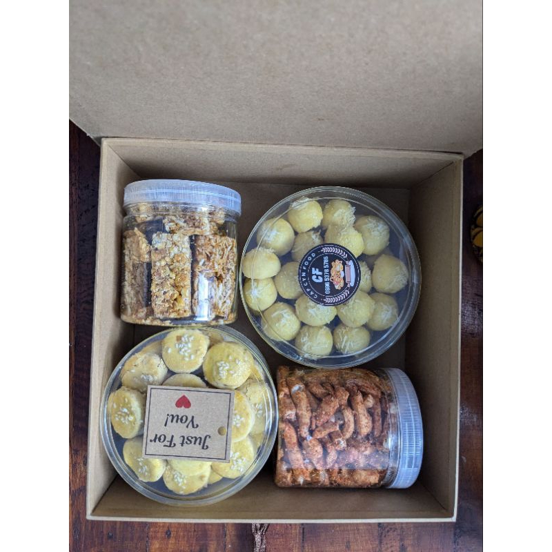 

Paket Hempres Besar Kue Kering Cap Cyn Food Makanan Cemilan 1x500 gr + 2x250 gr 2x500 ml - Snack, Cookies, Biskuit, Wafer, Manis, Toples